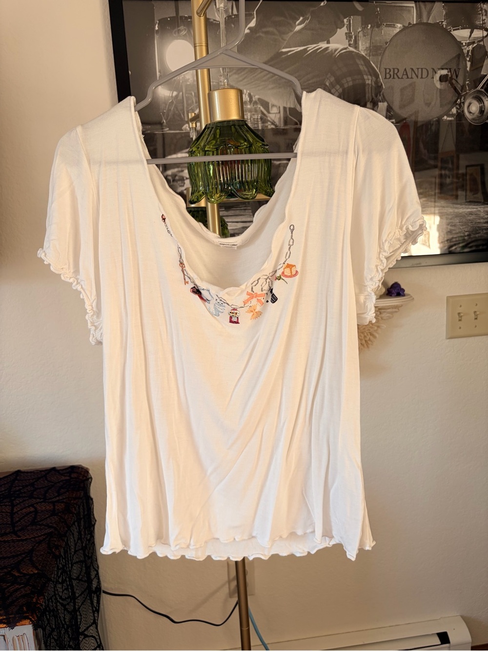 Urban Outfitters Women's White Charm Bracelet Graphic T-Shirt with Cute Sleeves